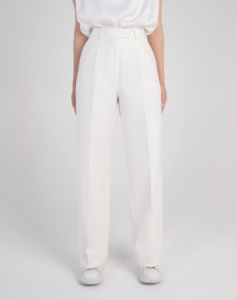 Chic white pants