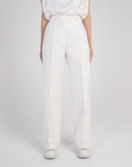 Chic white pants